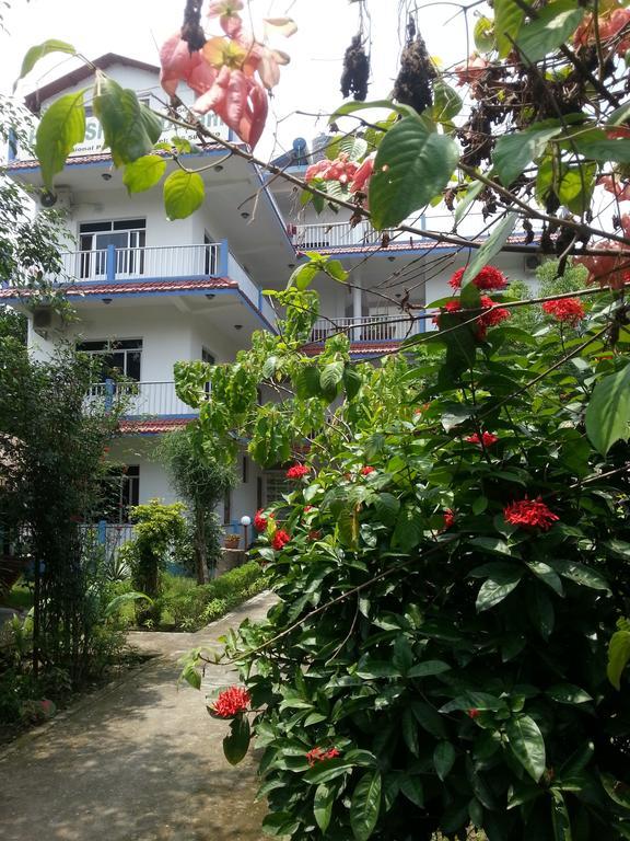 Hotel Shiva'S Dream Sauraha Exterior photo