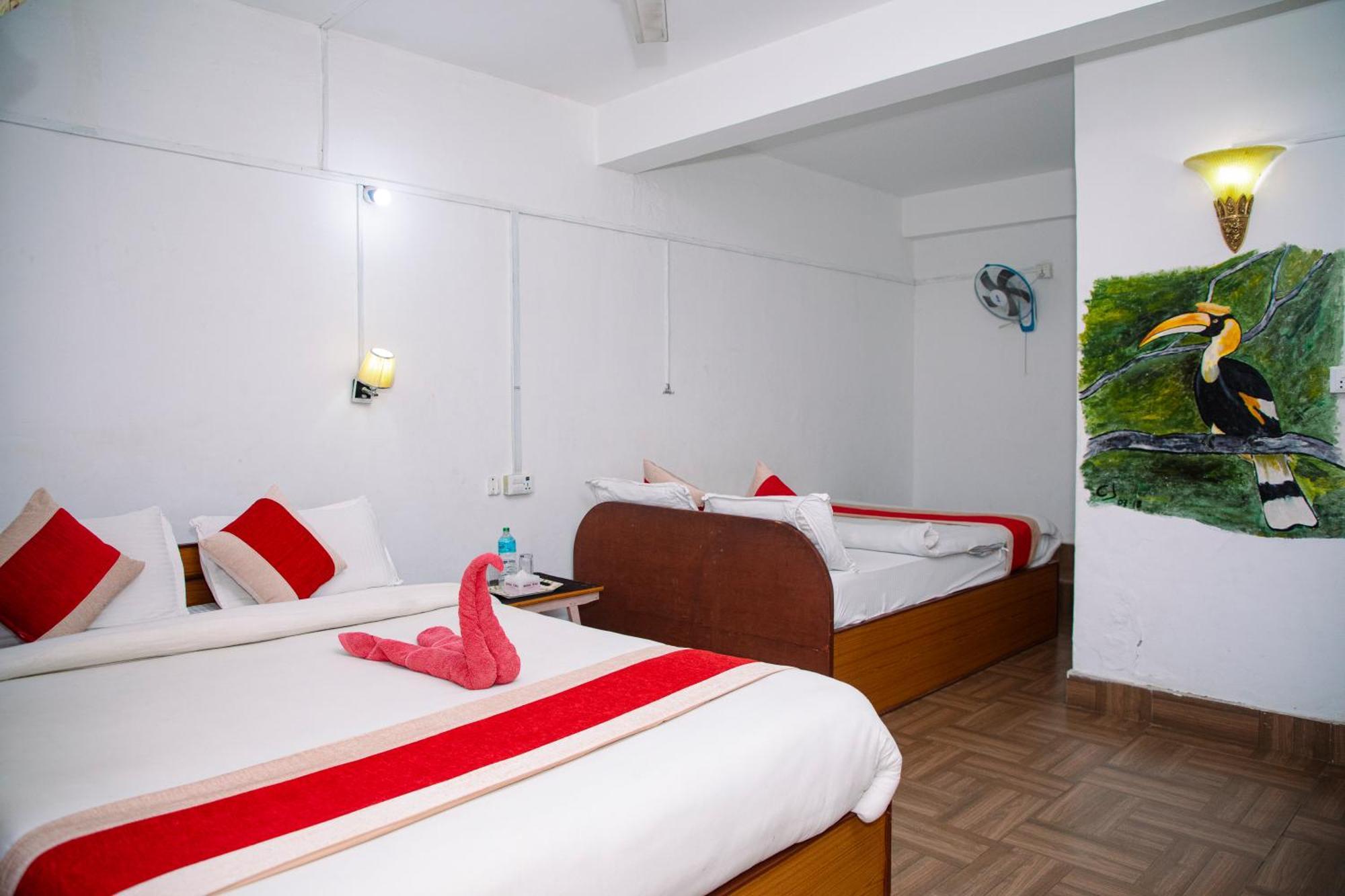 Hotel Shiva'S Dream Sauraha Exterior photo
