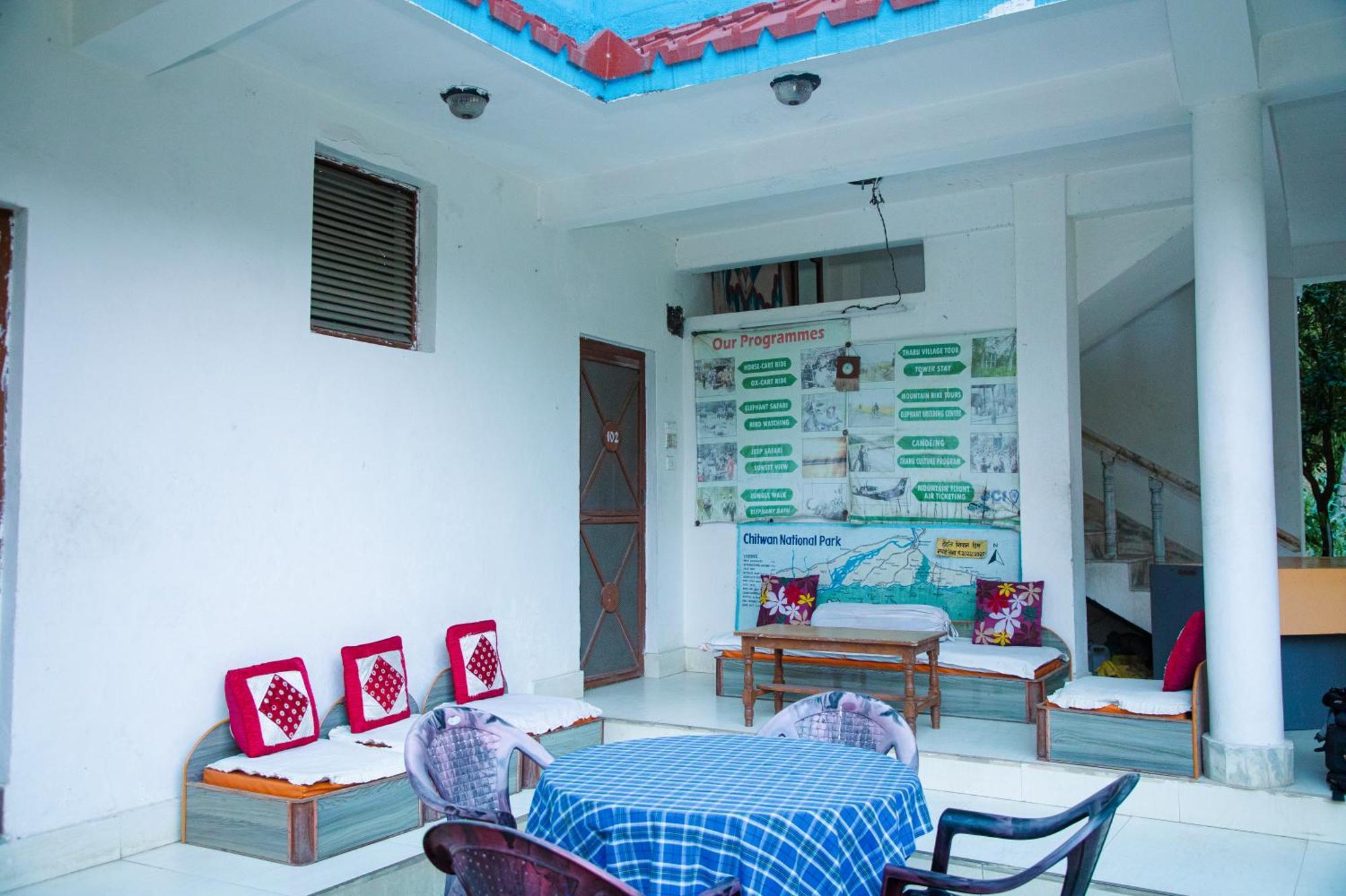 Hotel Shiva'S Dream Sauraha Exterior photo