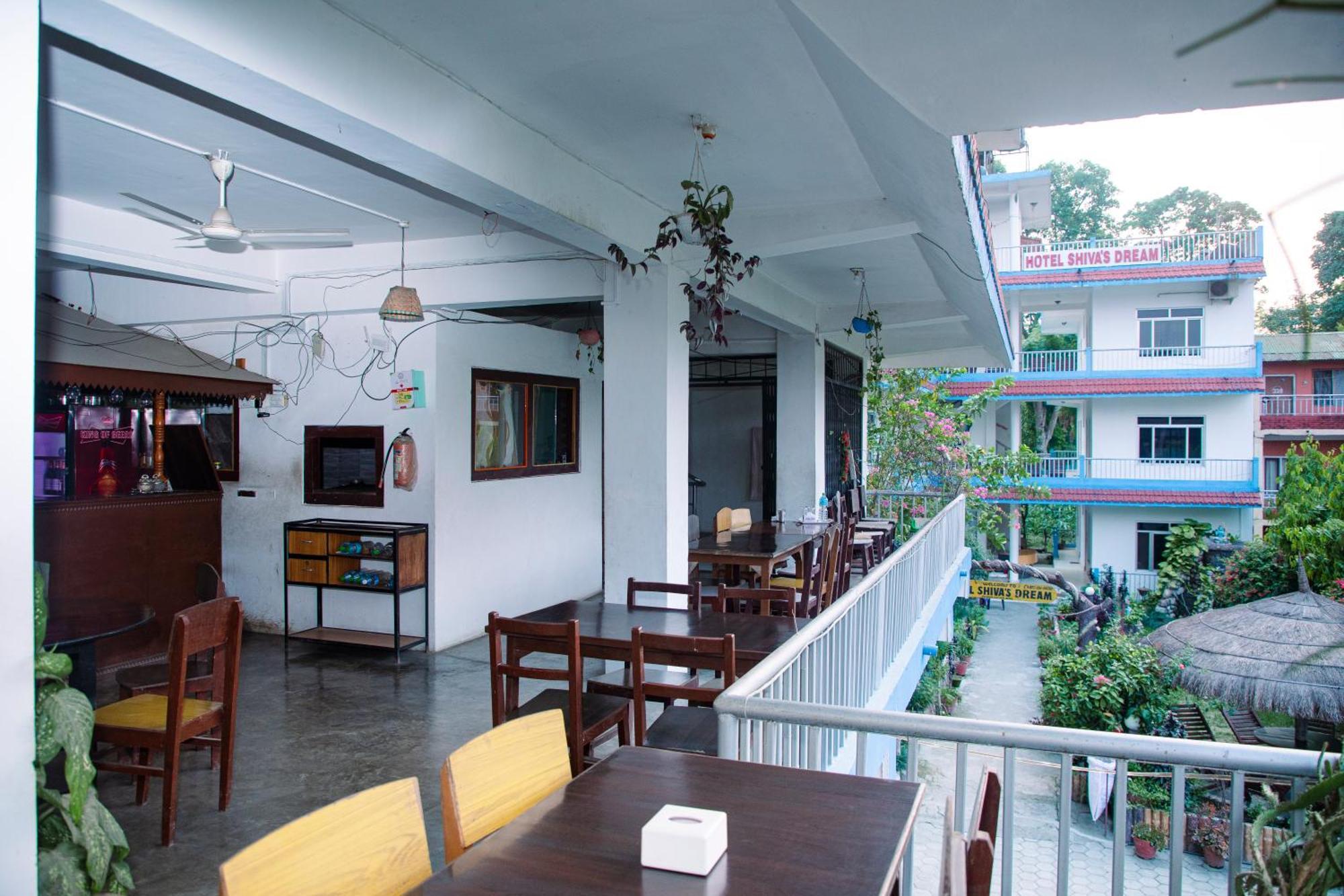 Hotel Shiva'S Dream Sauraha Exterior photo