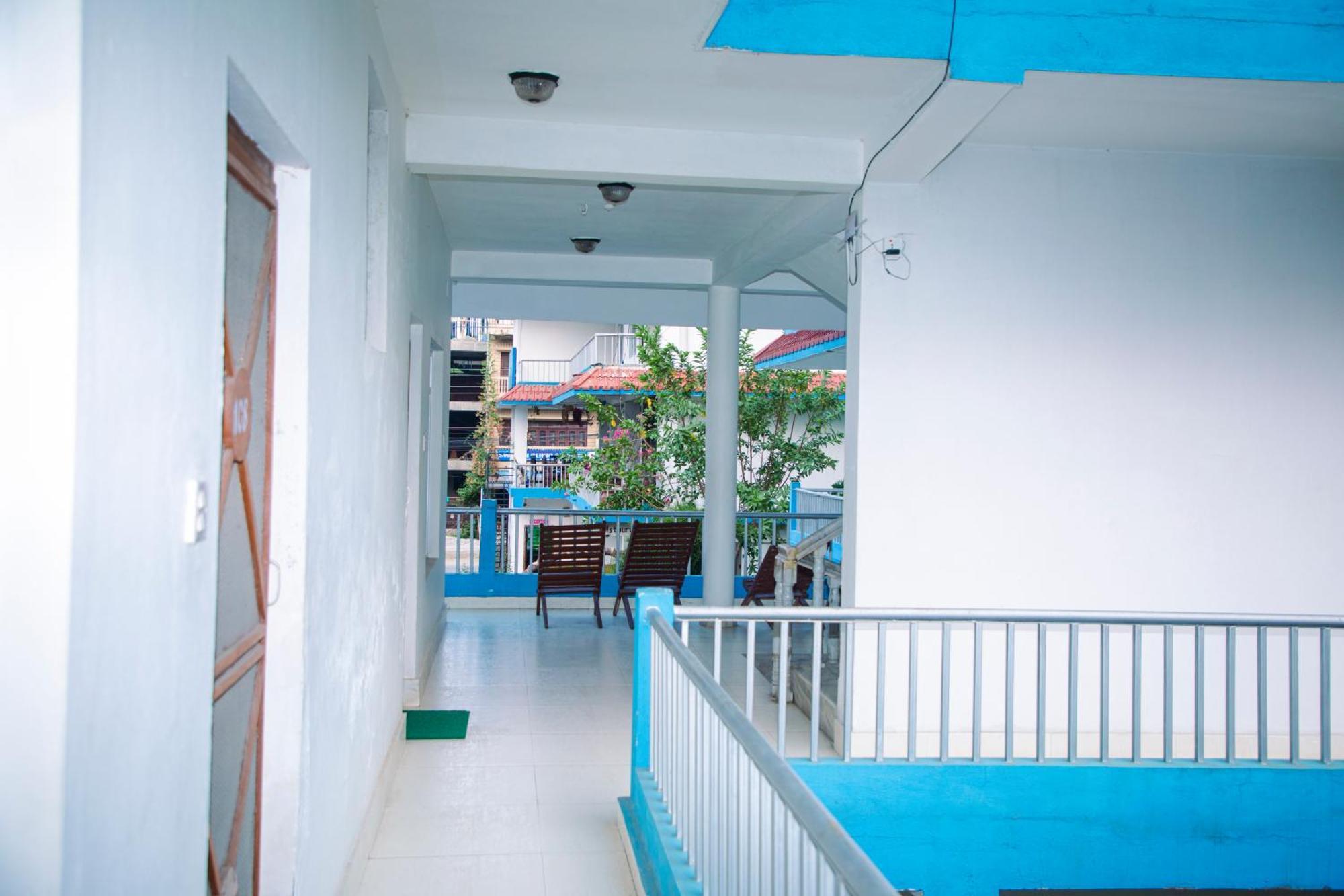 Hotel Shiva'S Dream Sauraha Exterior photo