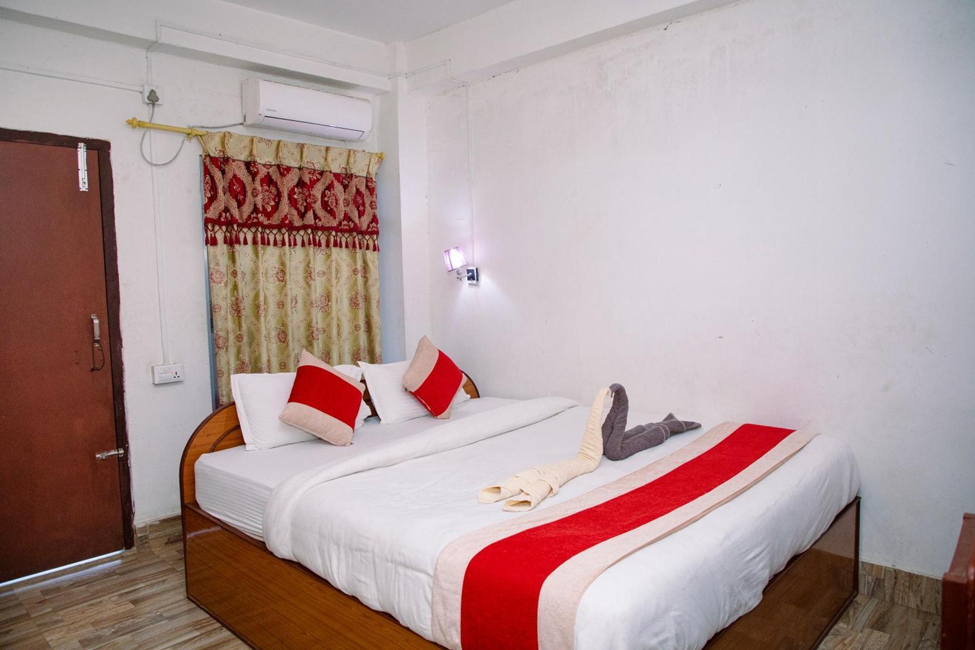 Hotel Shiva'S Dream Sauraha Exterior photo