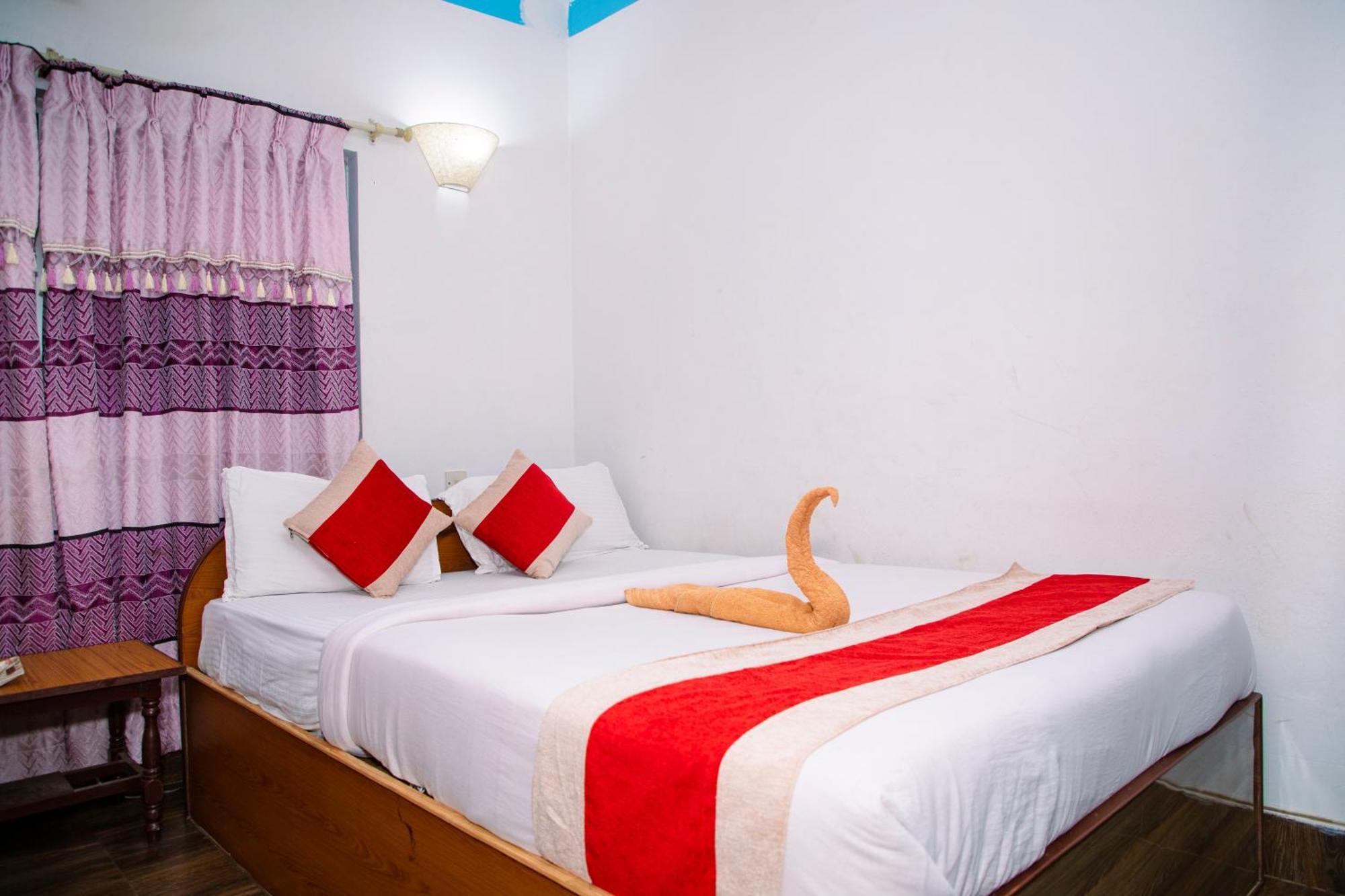 Hotel Shiva'S Dream Sauraha Exterior photo