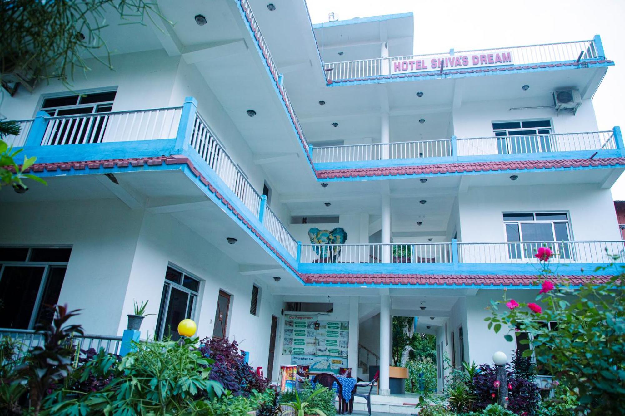 Hotel Shiva'S Dream Sauraha Exterior photo