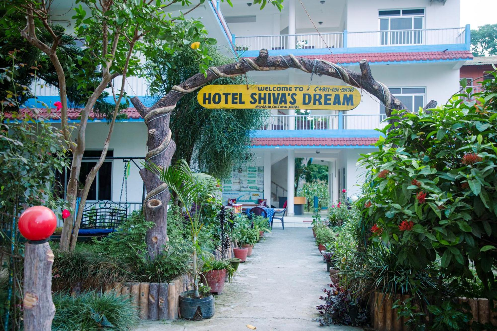 Hotel Shiva'S Dream Sauraha Exterior photo