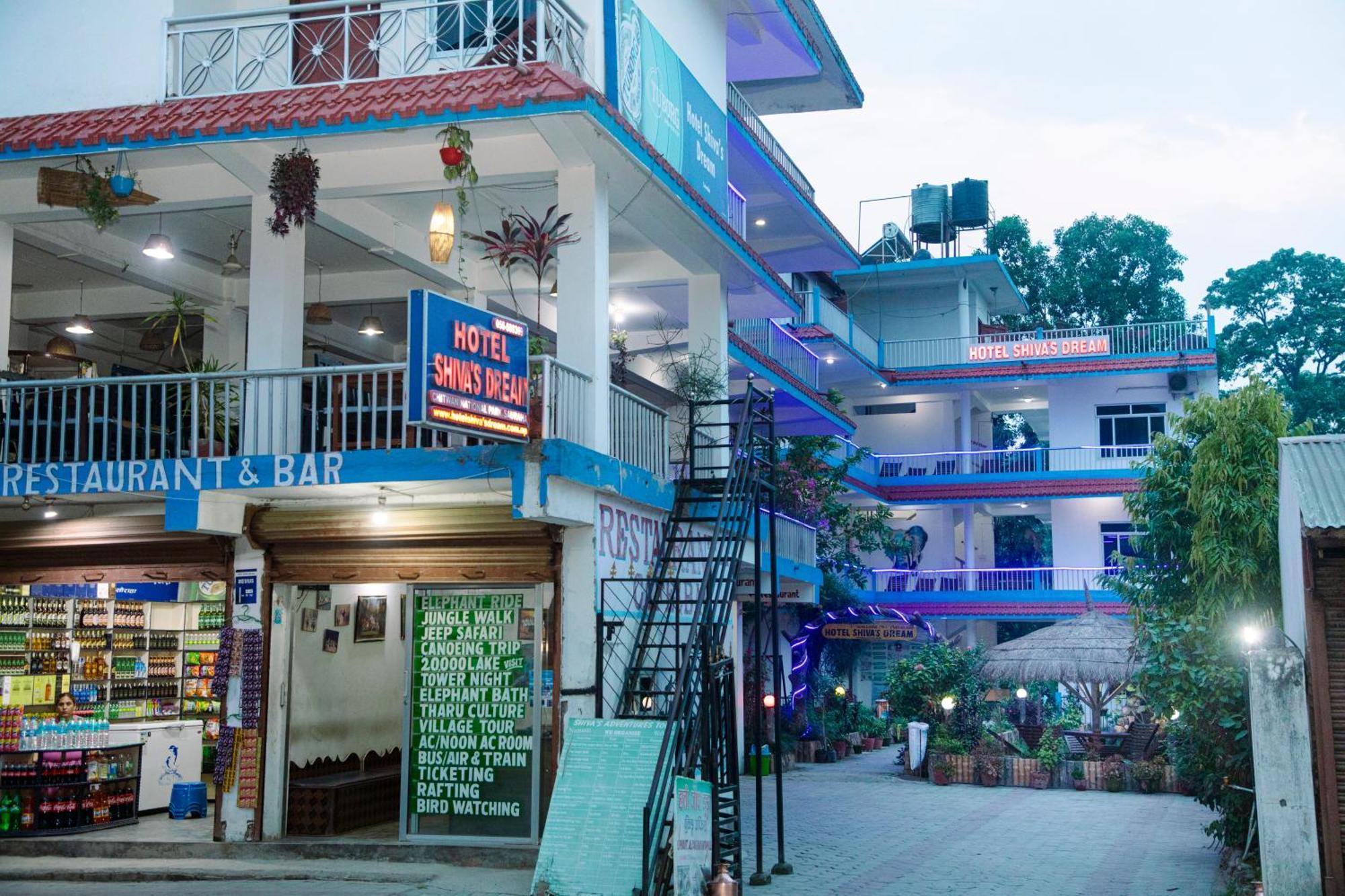 Hotel Shiva'S Dream Sauraha Exterior photo