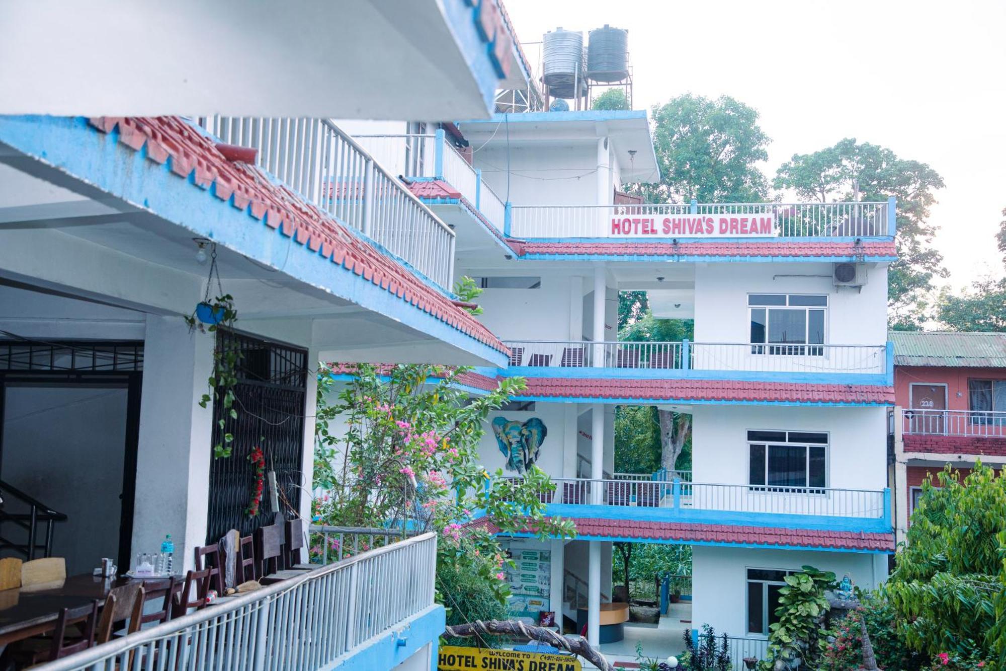 Hotel Shiva'S Dream Sauraha Exterior photo