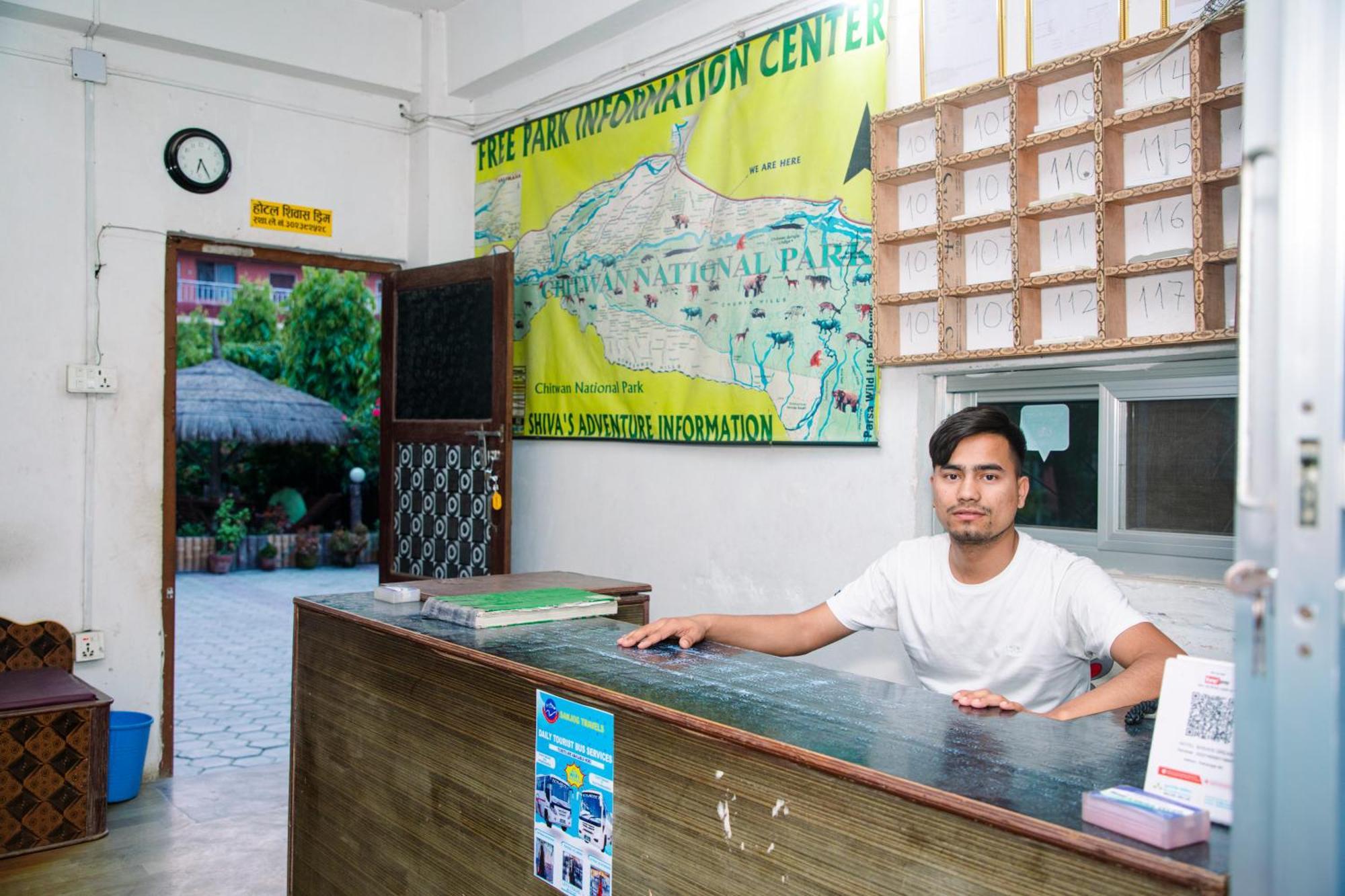 Hotel Shiva'S Dream Sauraha Exterior photo