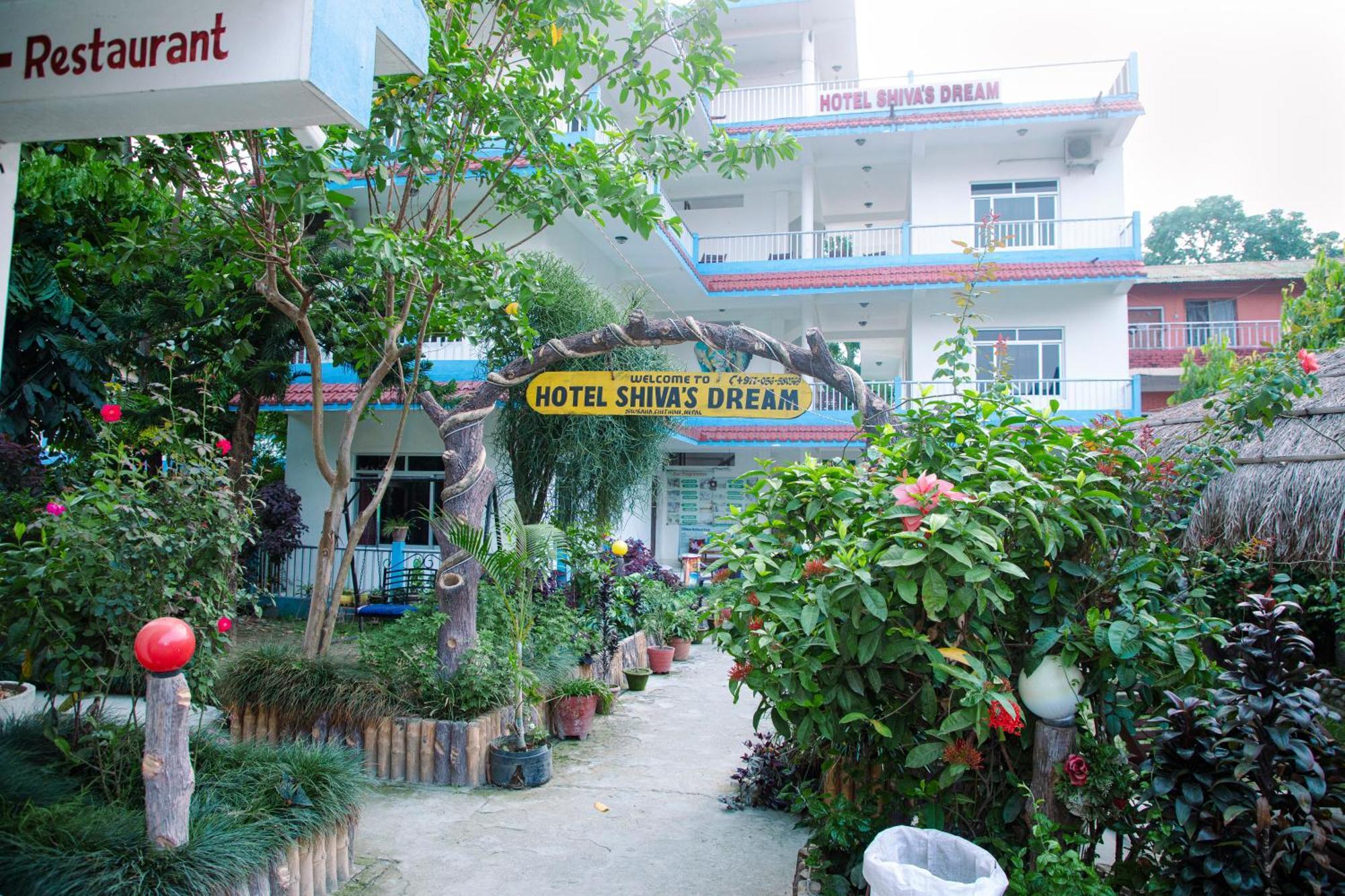 Hotel Shiva'S Dream Sauraha Exterior photo
