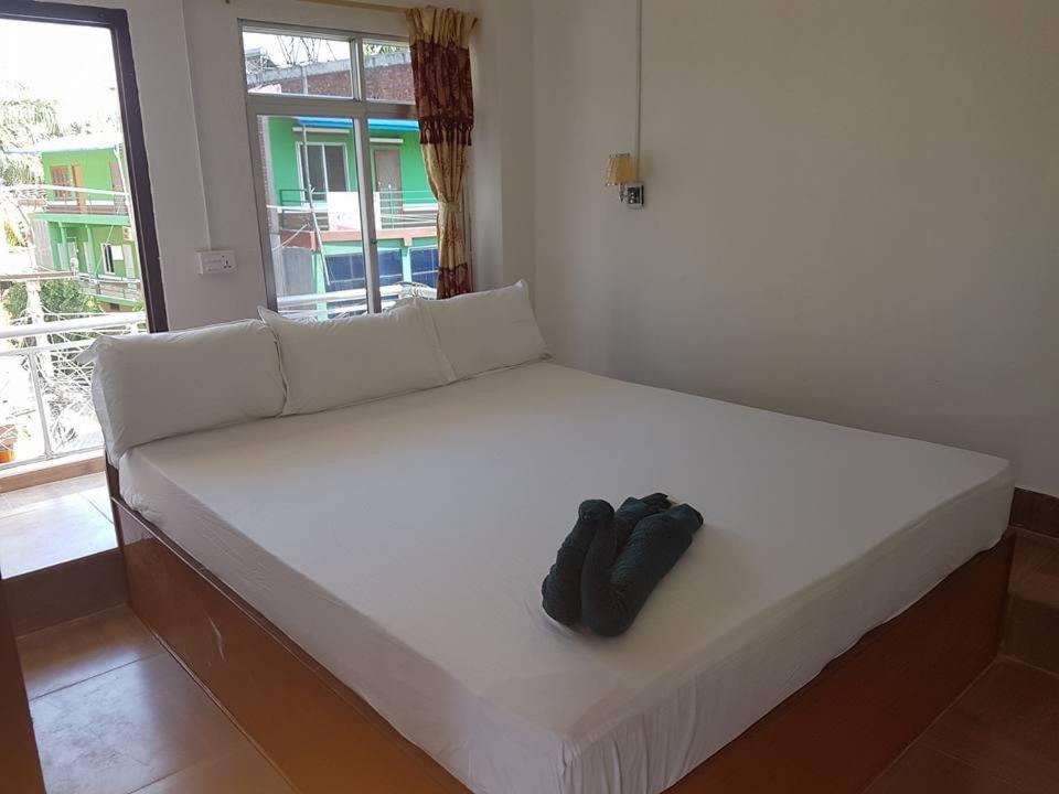 Hotel Shiva'S Dream Sauraha Exterior photo