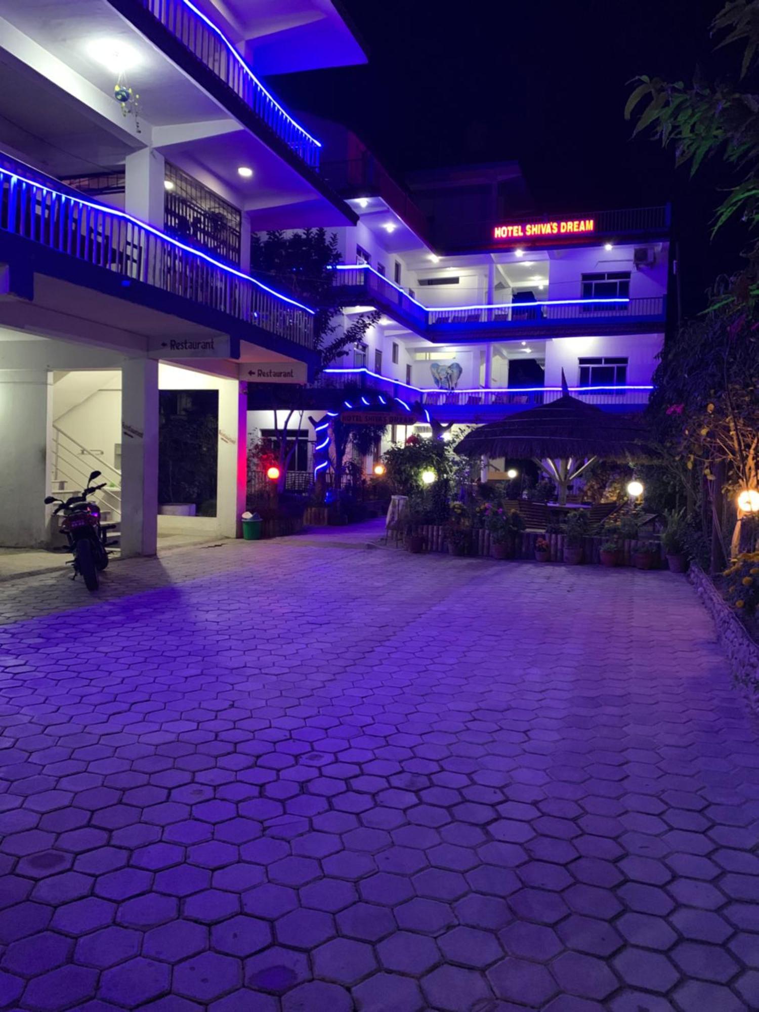 Hotel Shiva'S Dream Sauraha Exterior photo
