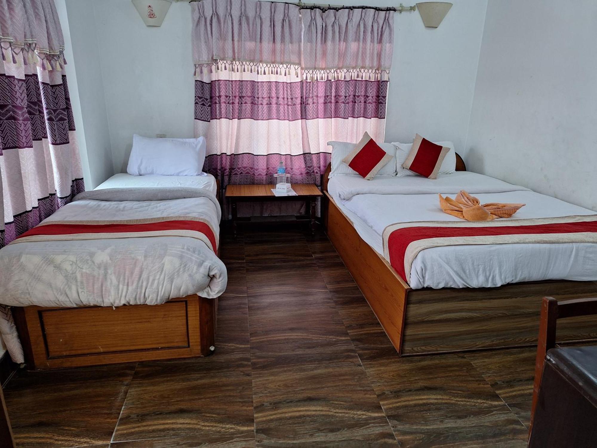 Hotel Shiva'S Dream Sauraha Exterior photo