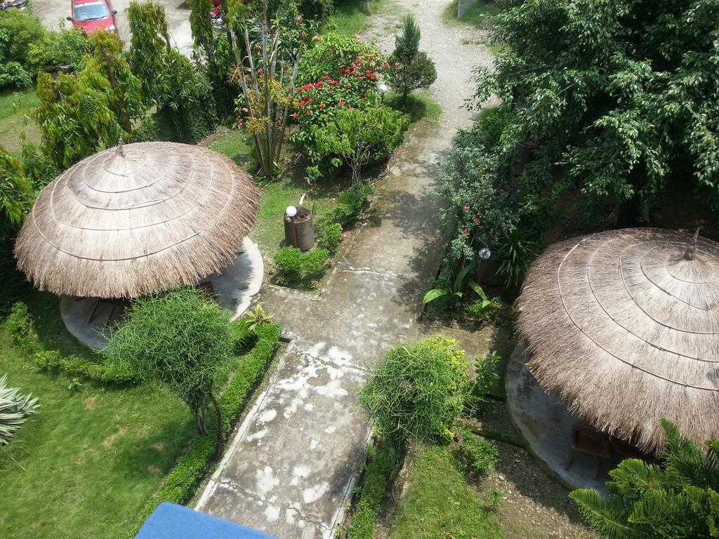 Hotel Shiva'S Dream Sauraha Exterior photo