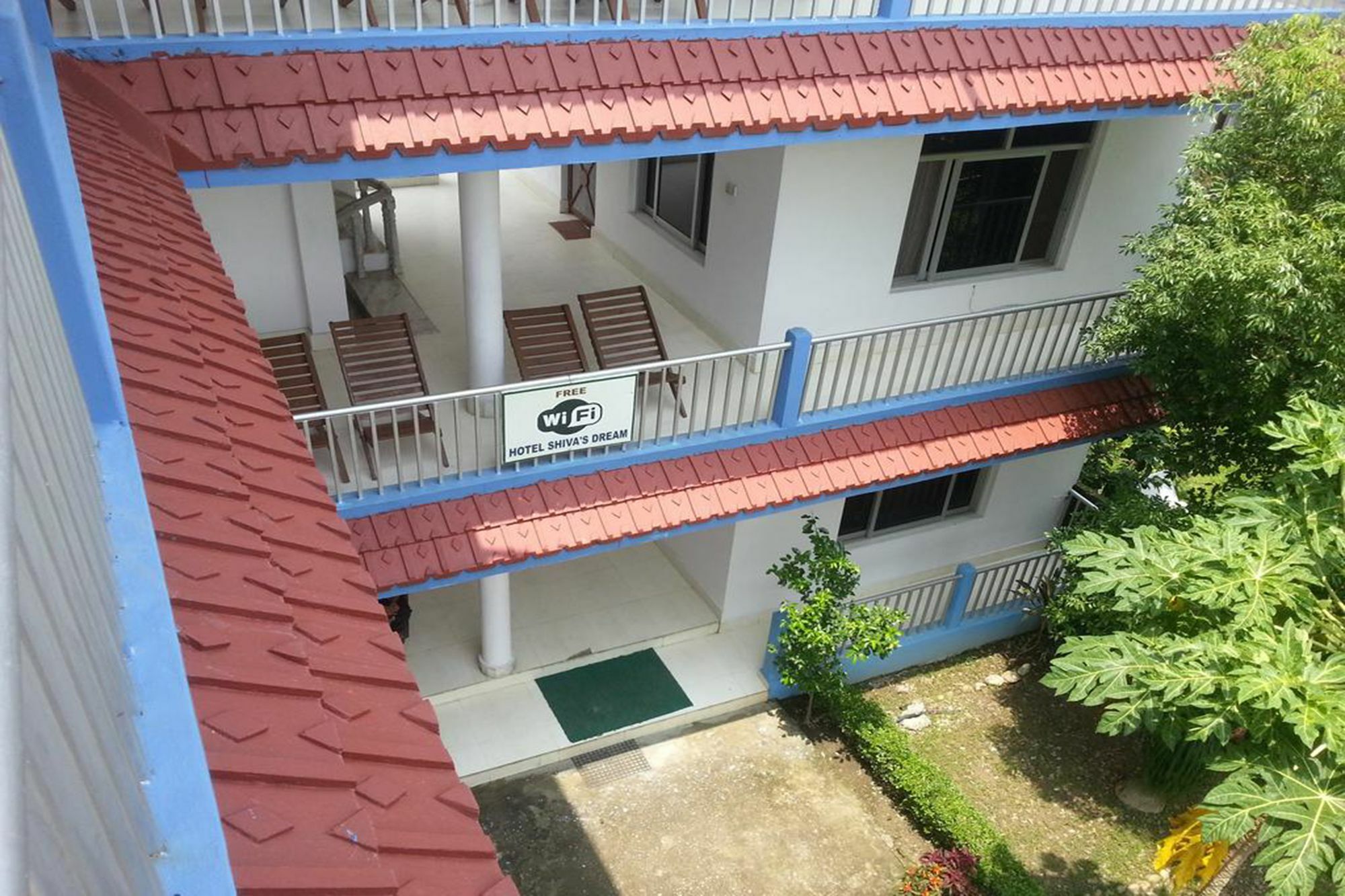Hotel Shiva'S Dream Sauraha Exterior photo